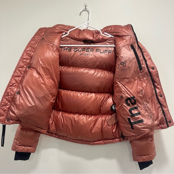 TNA Aritzia SuperPuff super puff Shorty Jacket in Rose/Glossy Coral - Picture 4 of 8